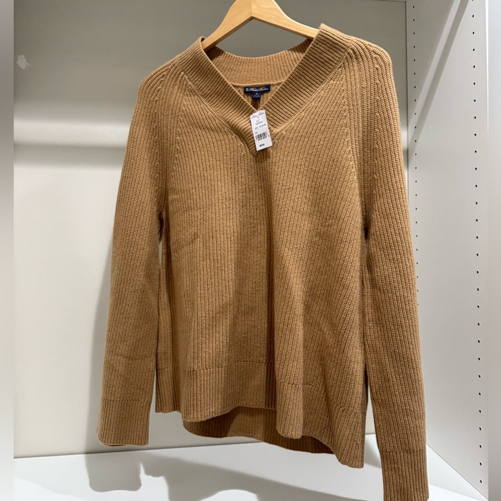 Brooks Brothers Women’s Tan V-Neck Sweater